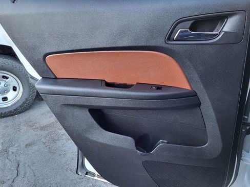 Used 2016 Chevrolet Equinox LTZ w/ Enhanced Convenience Package image 17