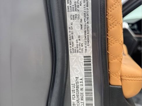 Used 2024 Jeep Grand Cherokee Summit AWD/4WD image 35