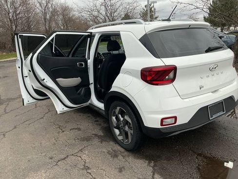 Certified 2024 Hyundai Venue SEL FWD image 28