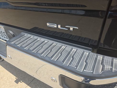 Used 2020 GMC Sierra 1500 SLT RWD image 15