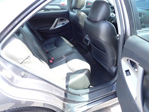 Used 2010 Toyota Camry SE FWD image 11