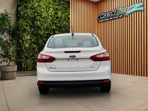 Used 2012 Ford Focus SEL w/ SEL/Titanium Winter Pkg FWD image 22