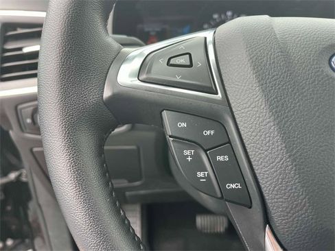 Used 2024 Ford Edge Titanium image 32