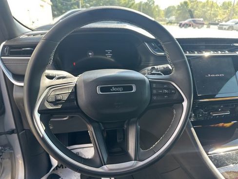 Used 2024 Jeep Grand Cherokee L Altitude image 17