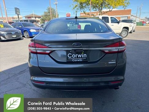 Used 2018 Ford Fusion SE w/ Fusion SE Technology Package FWD image 6