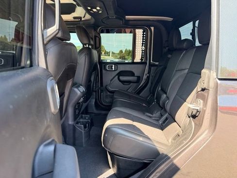 Used 2023 Jeep Gladiator Sport AWD/4WD image 14