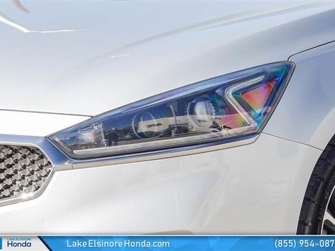 Used 2017 Kia Cadenza Premium w/ Luxury Package image 5