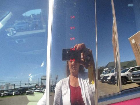 Certified 2021 Ford Explorer XLT w/ Equipment Group 202A image 4