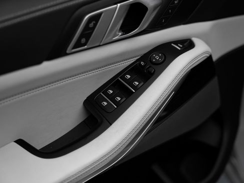 Used 2024 BMW X5 sDrive40i w/ M Sport Package RWD image 59