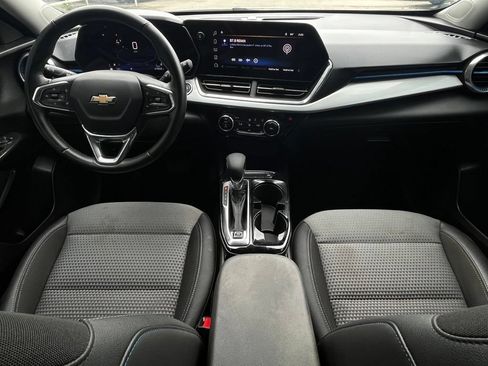 Used 2024 Chevrolet Trax LT w/ Driver Confidence Package FWD image 9