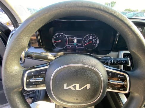Certified 2023 Kia Sorento LX FWD image 13