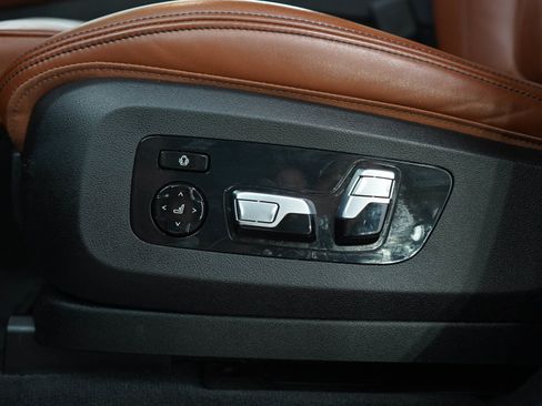 Used 2021 BMW X5 M50i AWD/4WD image 29