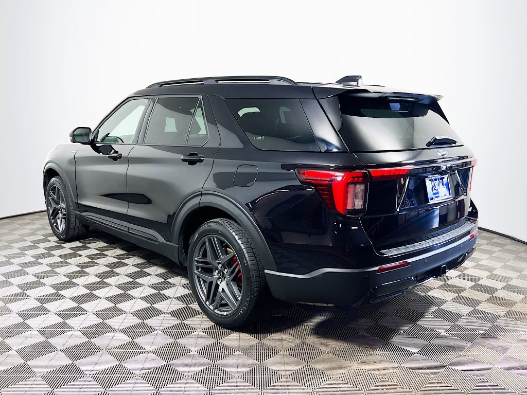 Used 2025 Ford Explorer ST-Line w/ ST-Line Street Pack AWD/4WD image 5
