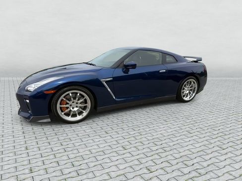 Used 2015 Nissan GT-R Premium AWD/4WD image 4