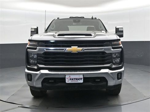 Used 2024 Chevrolet Silverado 2500 LT image 9