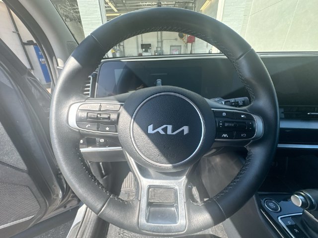 Used 2025 Kia Sportage EX AWD/4WD image 17