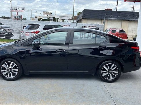 Used 2021 Nissan Versa SV FWD image 5
