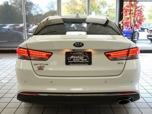 Used 2018 Kia Optima EX image 14