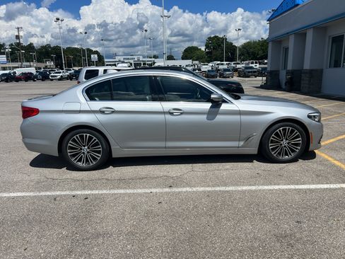 Used 2019 BMW 530i w/ Convenience Package RWD image 4