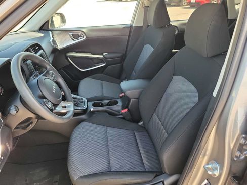 Used 2025 Kia Soul LX w/ LX Technology Package FWD image 14