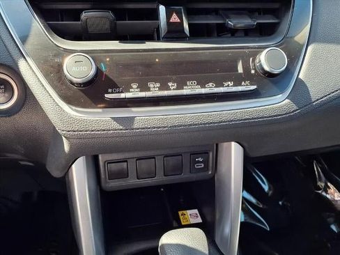 Used 2023 Toyota Corolla Cross LE image 12