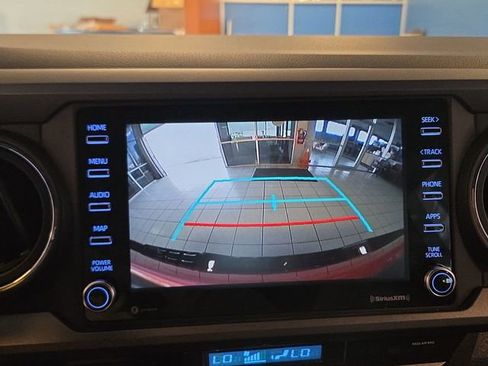 Used 2022 Toyota Tacoma TRD Off-Road w/ Technology Package image 17