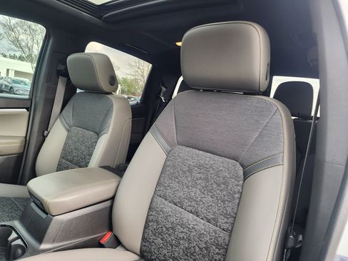 Used 2024 Chevrolet Colorado ZR2 w/ Technology Package image 19