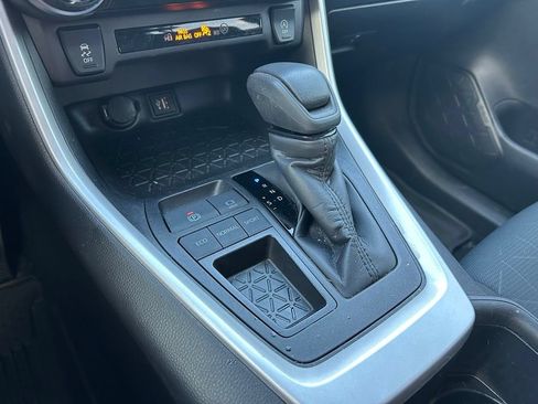 Certified 2025 Toyota RAV4 XLE FWD image 28
