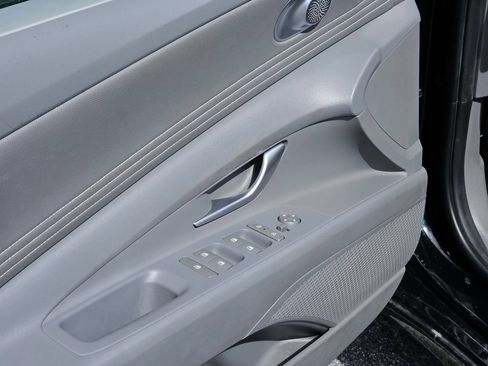 Used 2025 Hyundai Elantra SEL FWD image 15