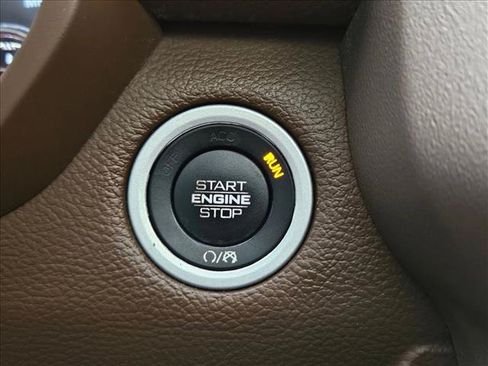Used 2020 RAM 1500 Laramie AWD/4WD image 15