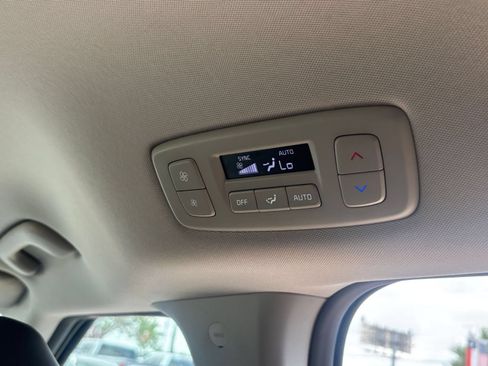 Used 2026 Kia Carnival FWD image 24