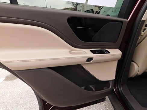 Used 2022 Lincoln Aviator AWD w/ Premium Package image 13