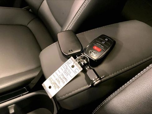 Used 2023 Toyota Corolla Cross XLE image 14