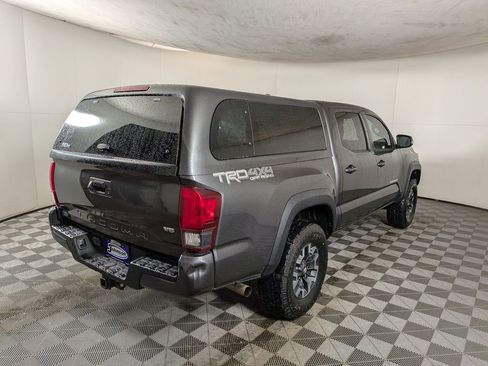 Used 2018 Toyota Tacoma TRD Off-Road w/ Technology Package AWD/4WD image 7