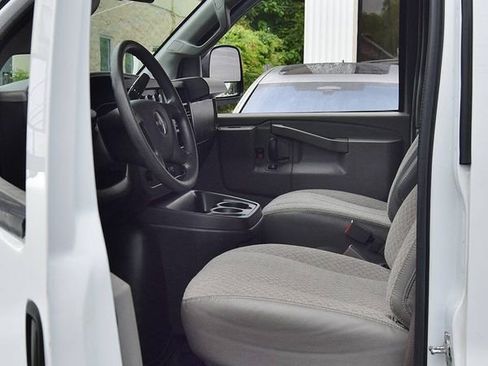 Used 2019 GMC Savana 2500 image 28