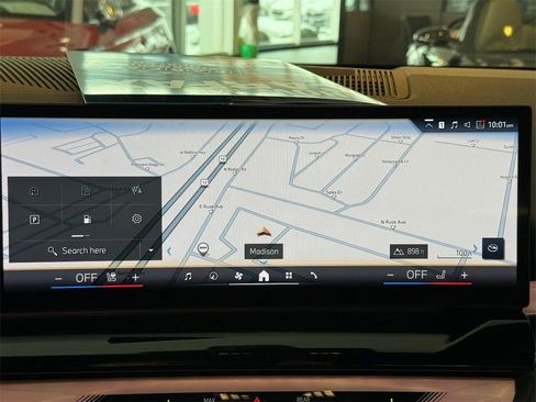 Used 2025 BMW 550e xDrive w/ Premium Package image 20