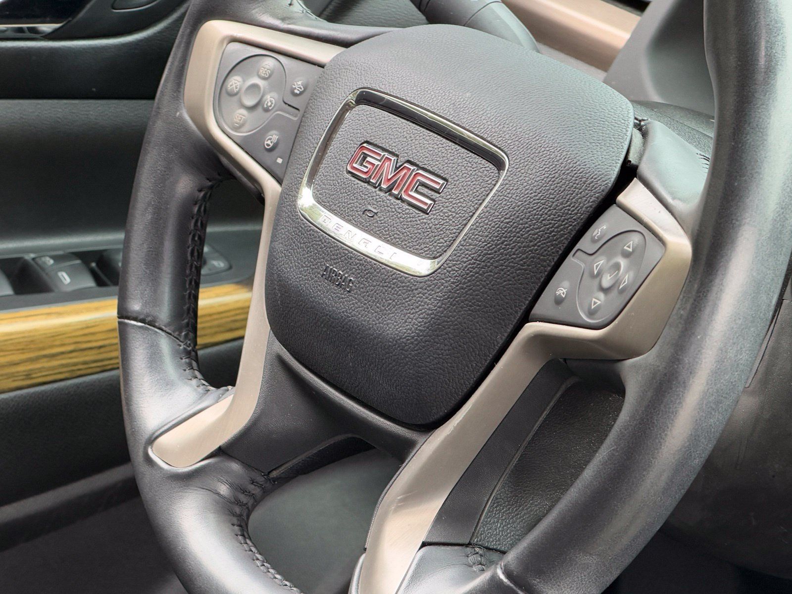 Used 2018 GMC Acadia Denali w/ Technology Package AWD/4WD image 38