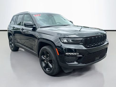 Used 2023 Jeep Grand Cherokee Limited w/ Black Appearance Package AWD/4WD image 3
