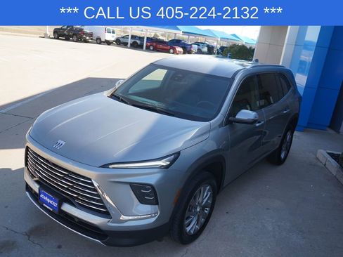 Used 2025 Buick Enclave Preferred image 15