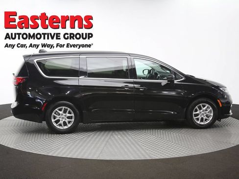 Used 2024 Chrysler Pacifica Touring-L FWD image 43
