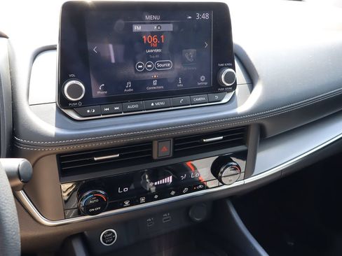 Used 2023 Nissan Rogue SV FWD image 6