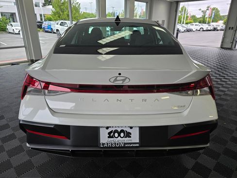 New 2026 Hyundai Elantra Limited FWD image 4