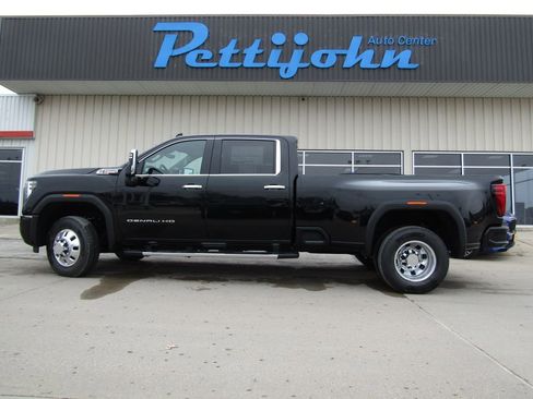 New 2026 GMC Sierra 3500 Denali w/ Denali Reserve Package image 11