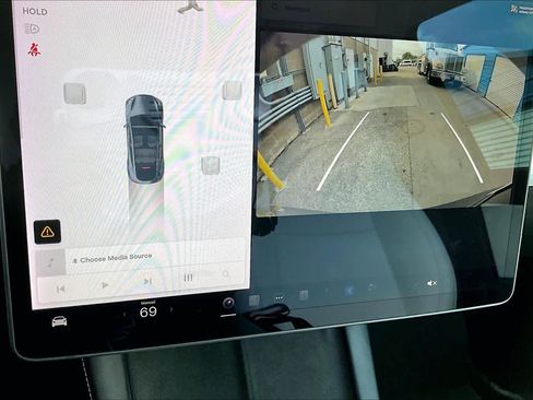 Used 2021 Tesla Model Y Long Range image 27