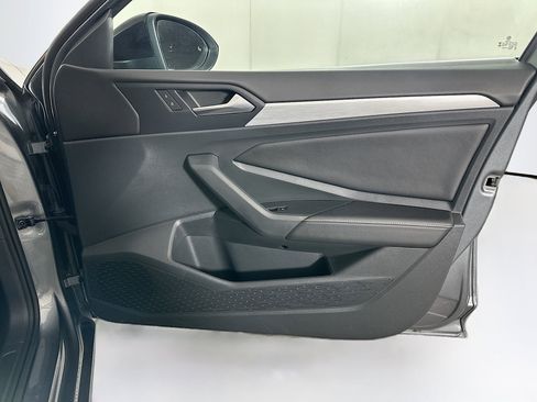 Used 2025 Volkswagen Jetta Sport FWD image 30