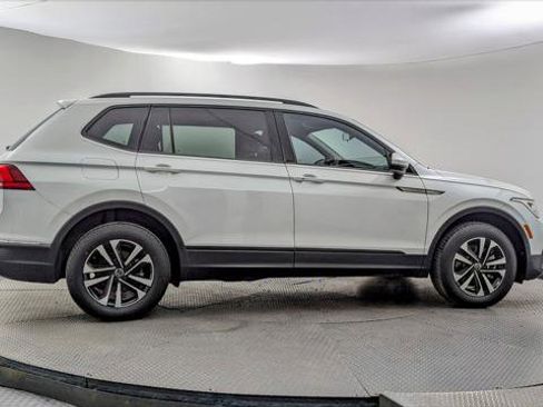 Used 2022 Volkswagen Tiguan S image 9