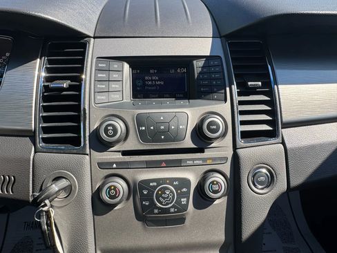 Used 2017 Ford Taurus SEL image 23