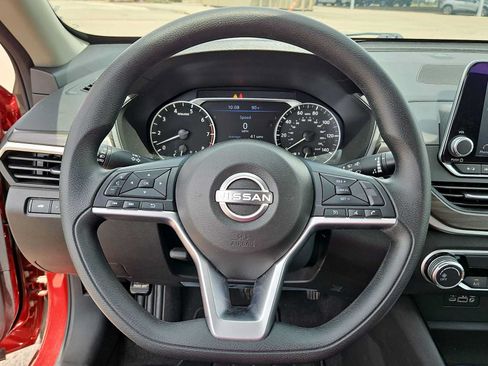 Used 2024 Nissan Altima 2.5 SV FWD image 19
