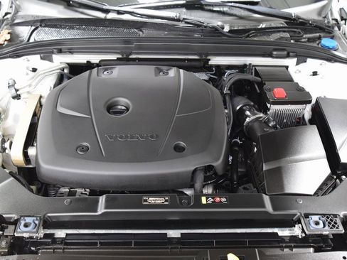 Used 2020 Volvo V60 T5 Momentum w/ Premium Package image 27