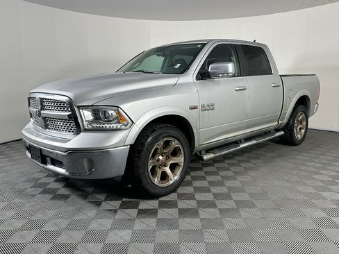 Used 2017 RAM 1500 Laramie w/ Convenience Group AWD/4WD image 2